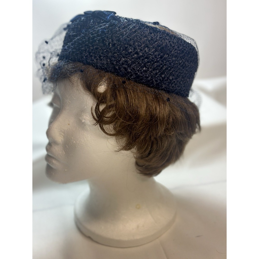 Union Made Women's Navy Hat With Netting on the open top/side. Union Made 1950's - Picture 8 of 12